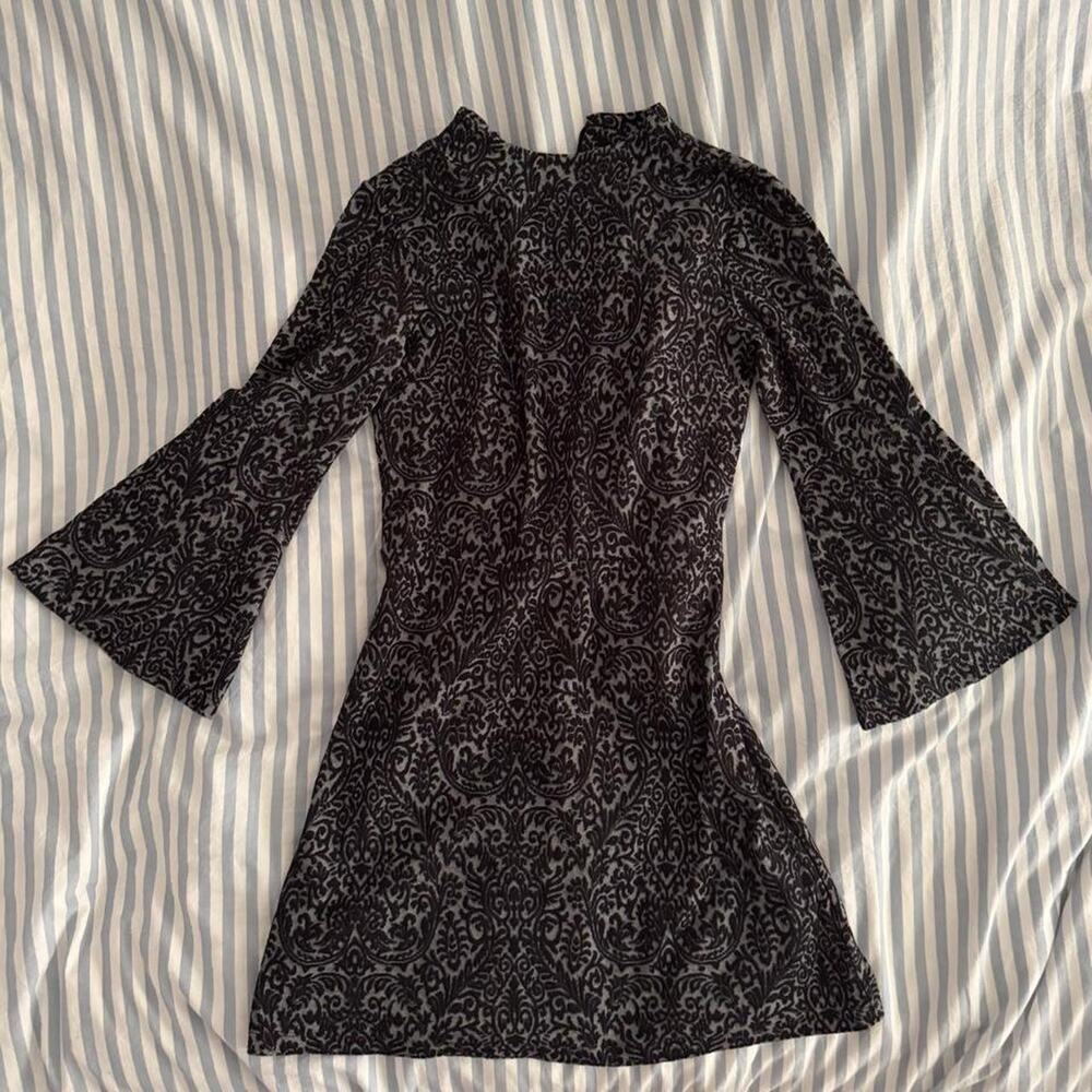 Black and grey paisley print